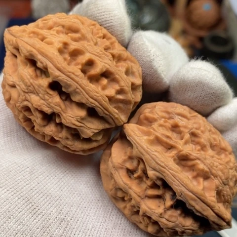 文玩核桃吊坠40全品货头山地红皮48克原桩大孤石