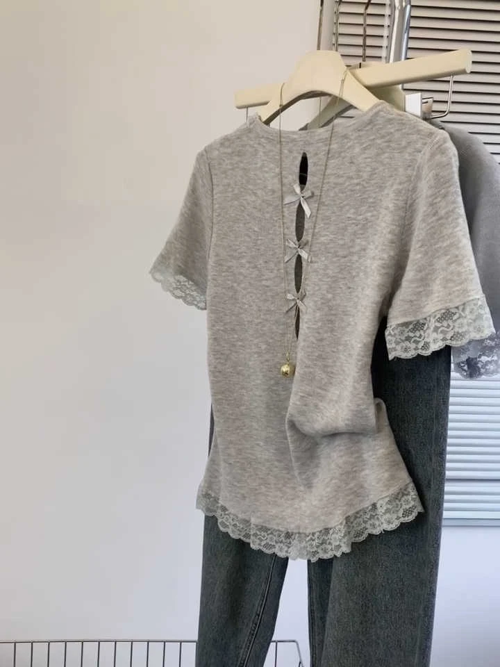 设计感灰色蕾丝拼接圆领短袖T恤女夏季新款后背镂空蝴蝶结上衣