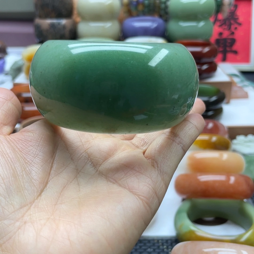 西***岳石英岩玉未镶嵌手镯