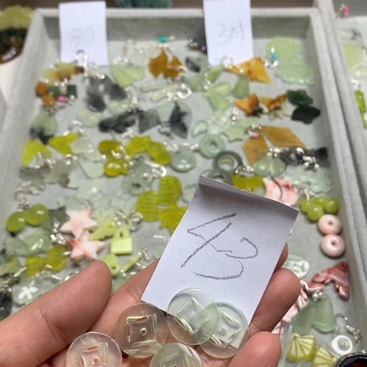 蛇纹石玉耳钉足银镀金镶嵌牙**~