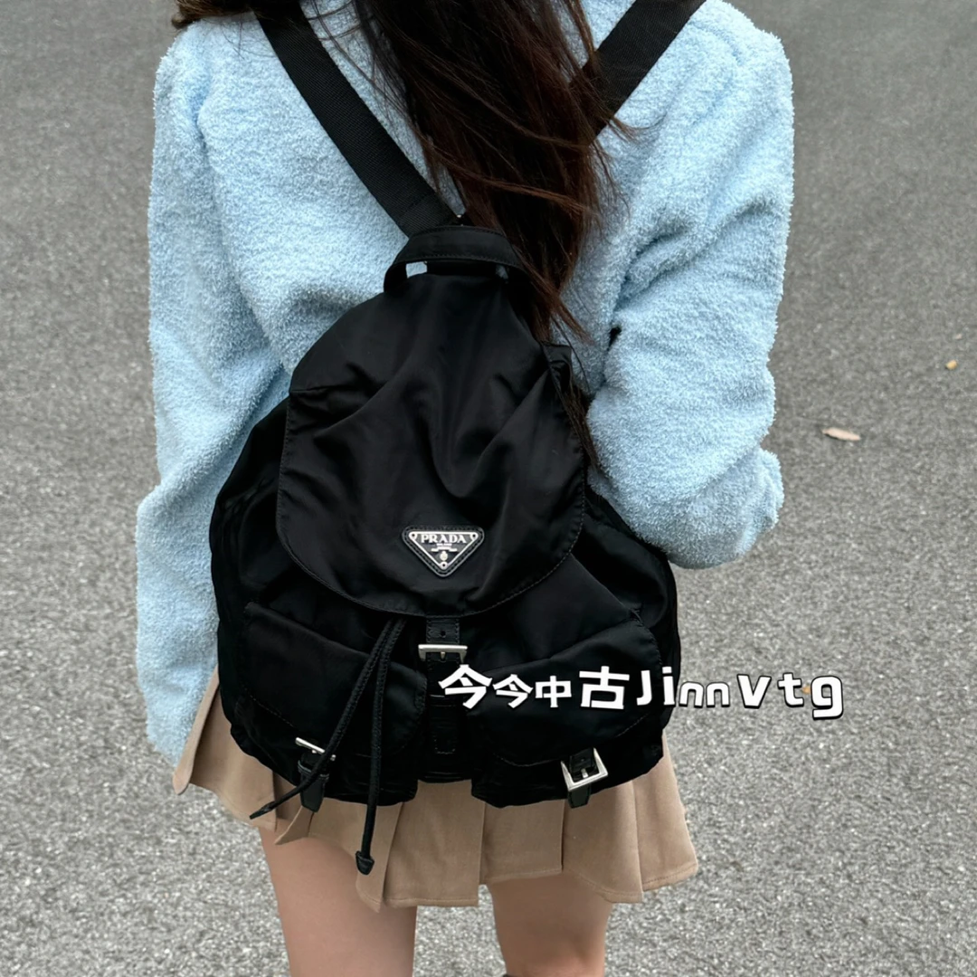 95新 Prada/普拉达 黑银降落伞十字纹双肩包 063413