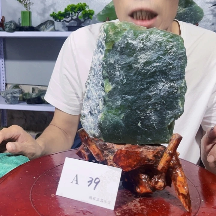馨***坤蛇纹石玉未镶嵌珠宝奇石