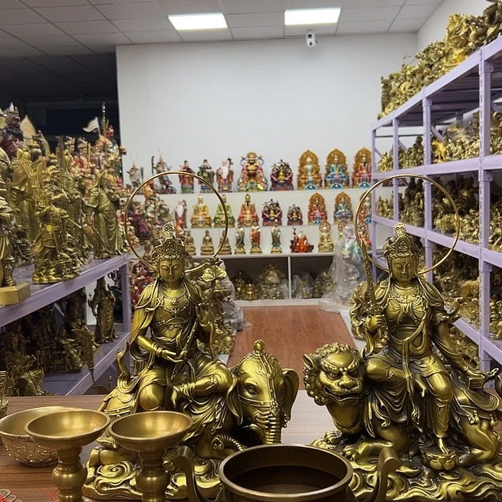 黄铜文殊普贤30厘米香炉12.5烛台一对12供盘一对17.5酒杯3