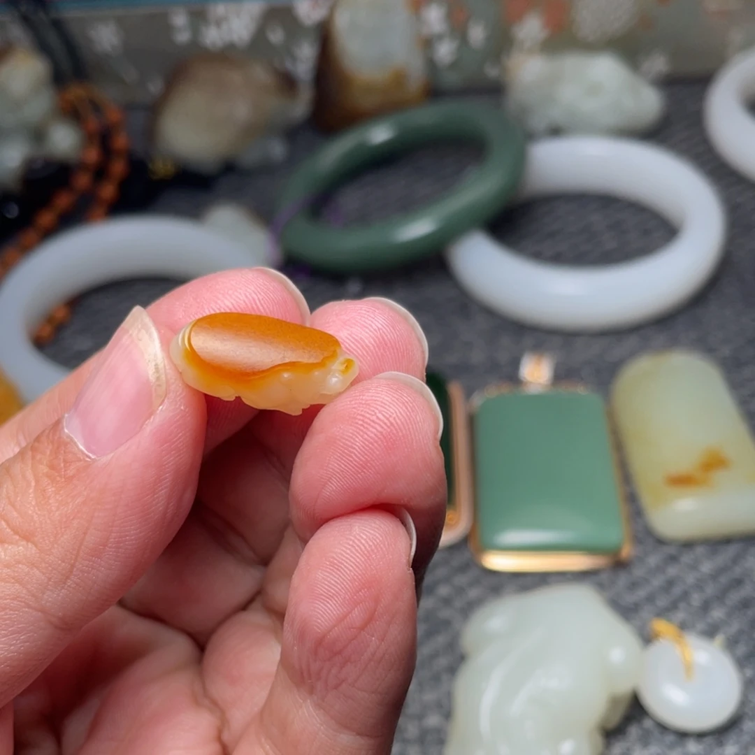 平***凡和田玉未镶嵌颈饰