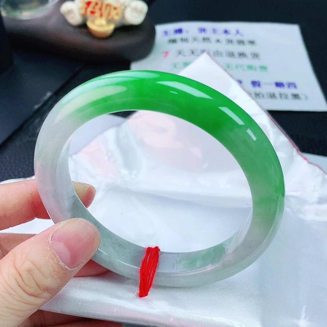 翡翠手镯未镶嵌58圈