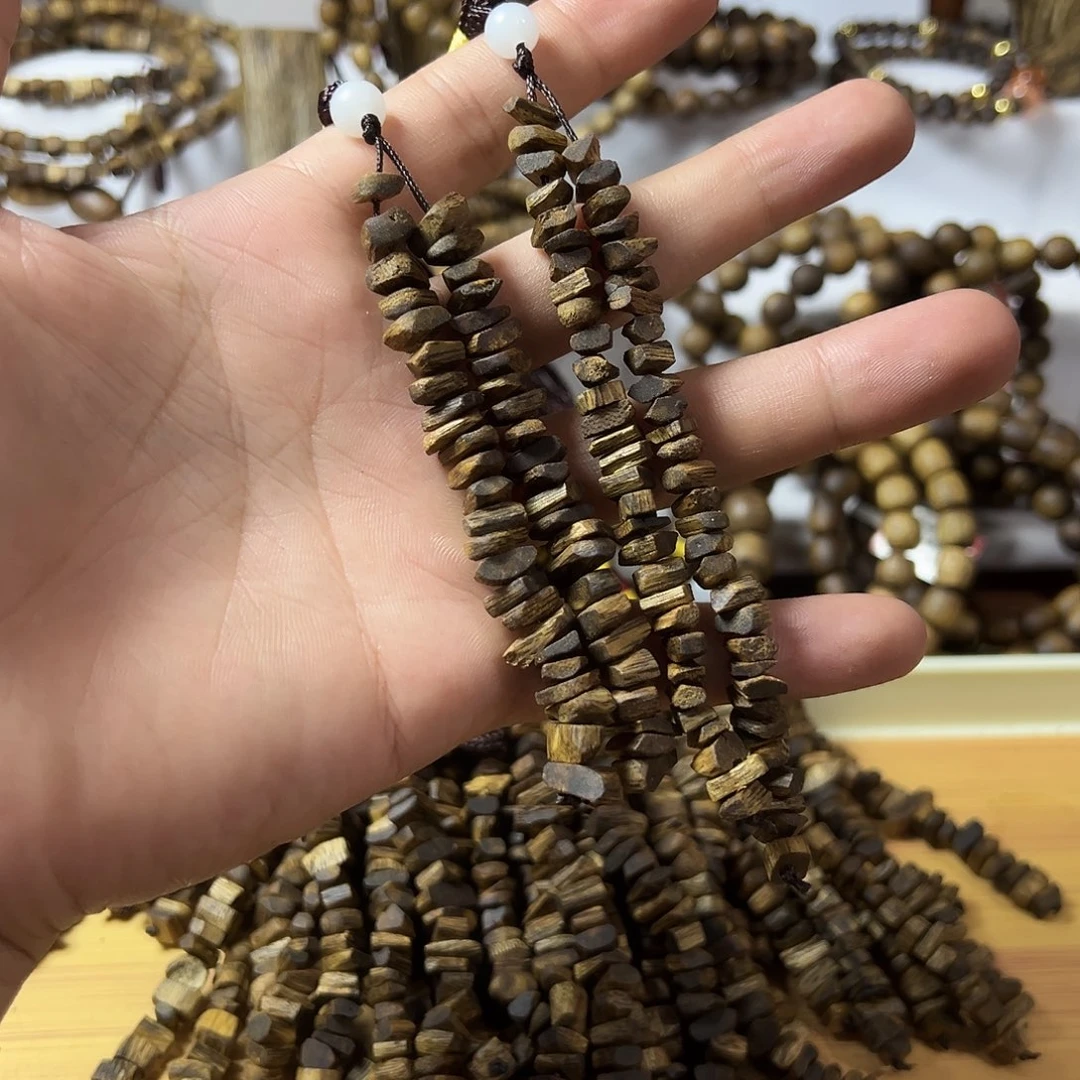 沉香碎屑沉香随行车挂1条