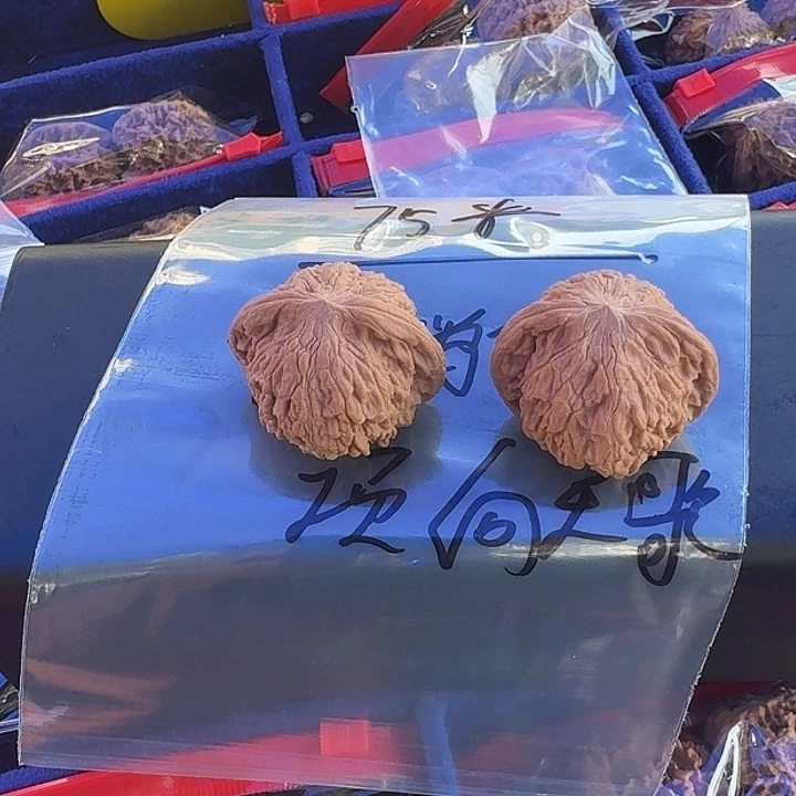 鹅***歌文玩核桃吊坠啦啦啦啦