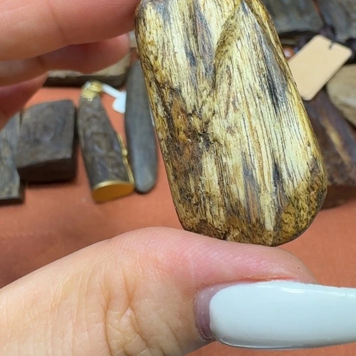 大叶紫檀（黑酸枝木类）