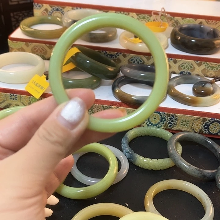 和田玉手镯未镶嵌去****条新疆若羌黄口56.7