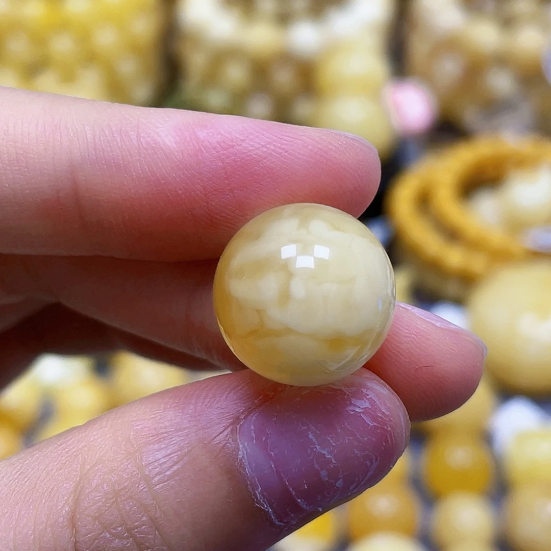 蜜蜡未镶嵌裸石15.5mm瑕疵