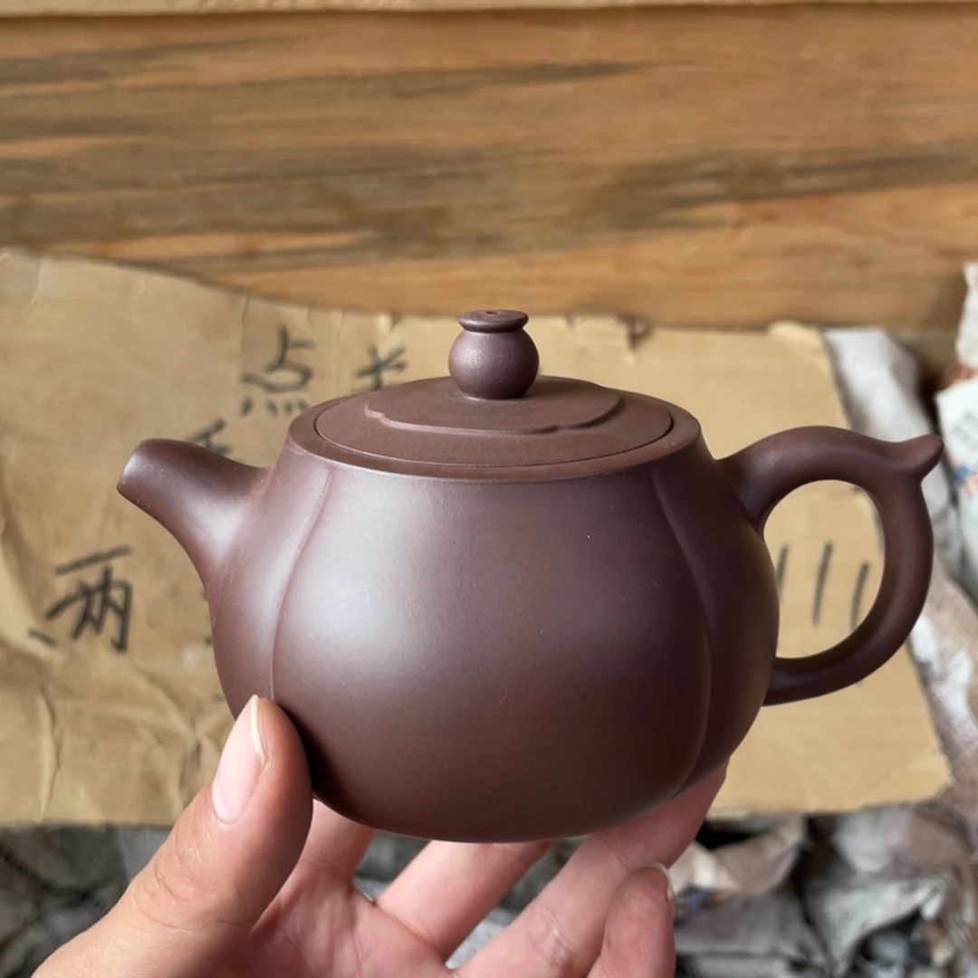 茶壶紫砂老厂紫砂壶一件。