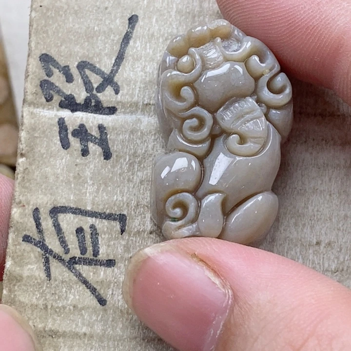 颈饰未镶嵌硅化珊瑚（珊瑚玉）胖*