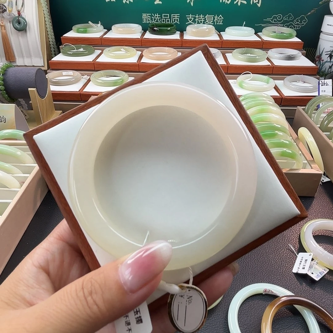 和田玉手镯未镶嵌59