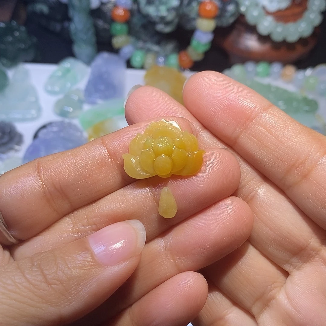 定制翡翠未镶嵌莲花