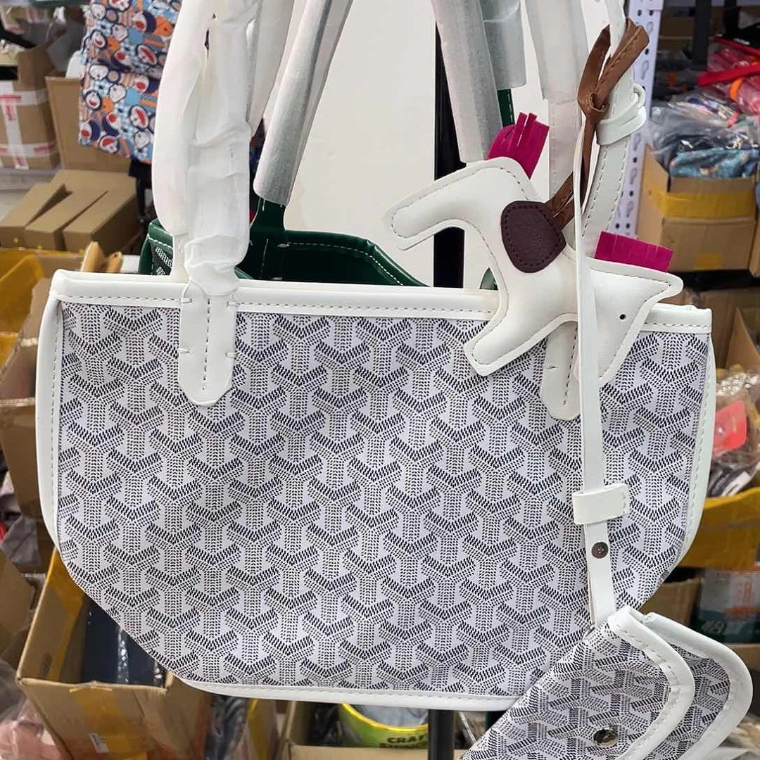 PU化妆包等各种产品的