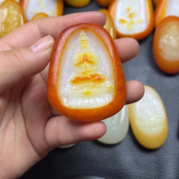 董***哥和田玉未镶嵌颈饰