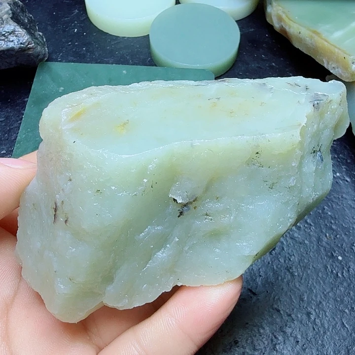 和田玉（糖玉）未镶嵌珠宝奇石