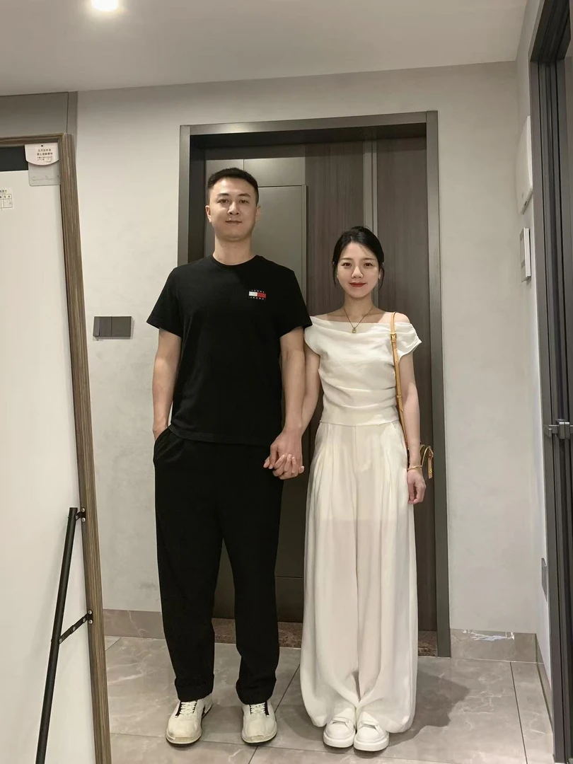 2025春夏新款法式不规则设计感斜肩短袖T恤高腰阔腿休闲裤两件套