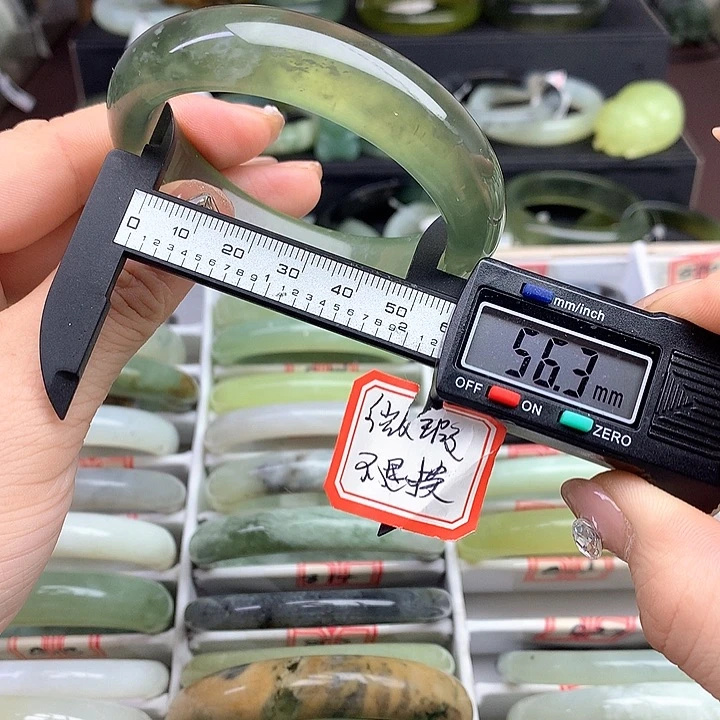 蛇纹石玉手镯未镶嵌824