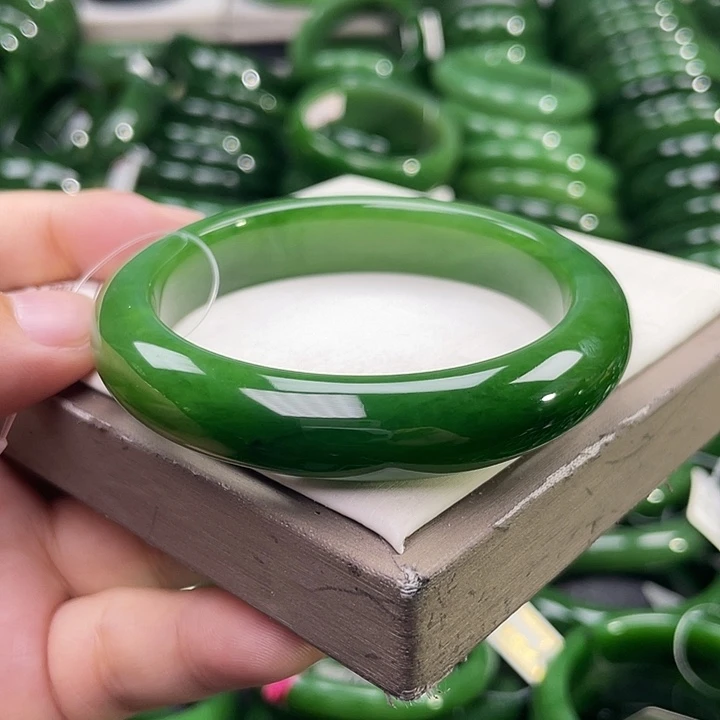 未镶嵌手镯和田玉（碧玉）