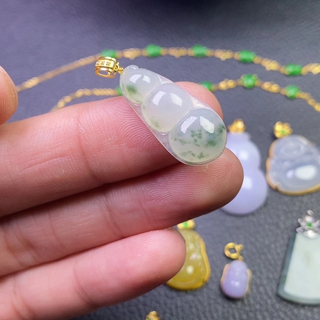 颈饰18K金镶嵌翡翠