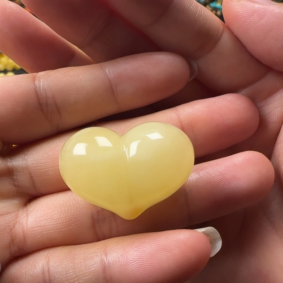 小***怪蜜蜡未镶嵌颈饰蜜蜡俏色屁桃吊坠（打孔不退换）