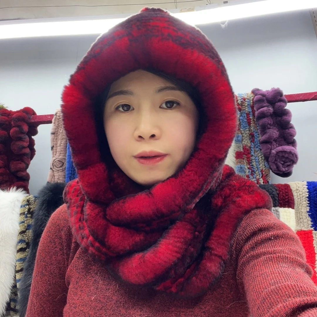 美丽诺羊毛红色黑尖帽子