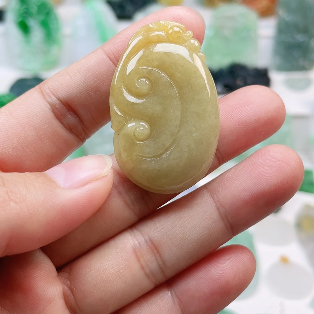 翡翠颈饰未镶嵌如意