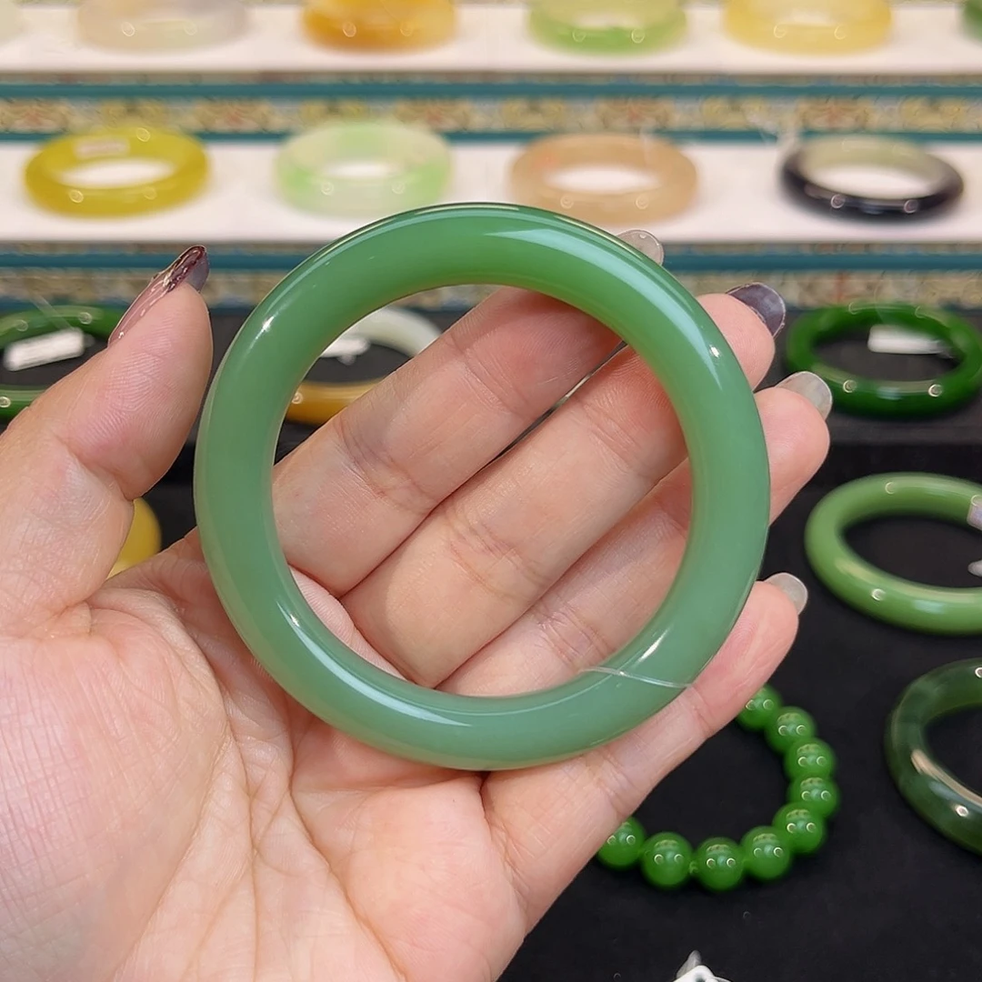 未镶嵌手镯和田玉-碧玉粉绿手镯