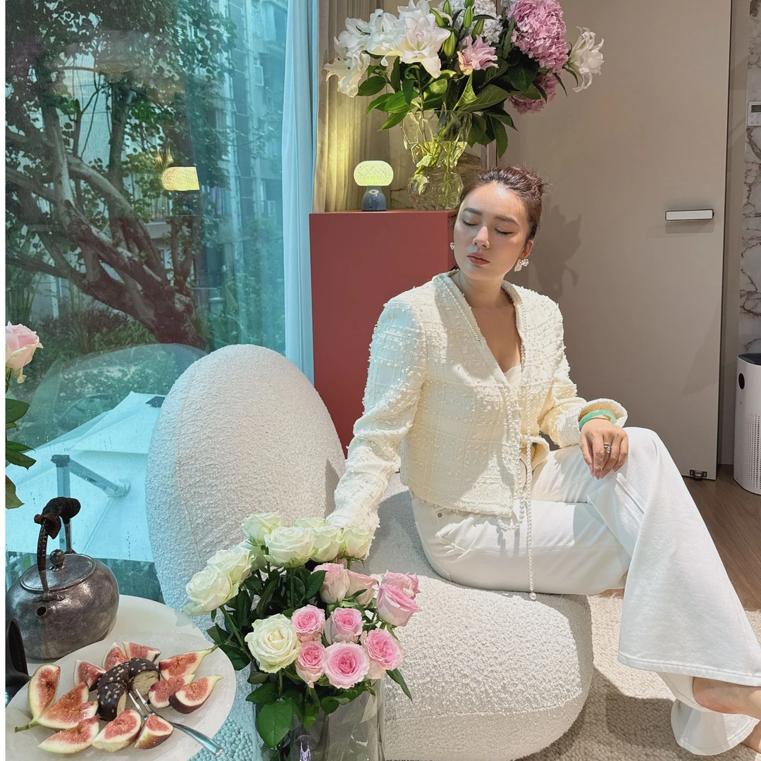 厚款常规款刺绣女法式亮丝短外套白色百搭秋季长袖