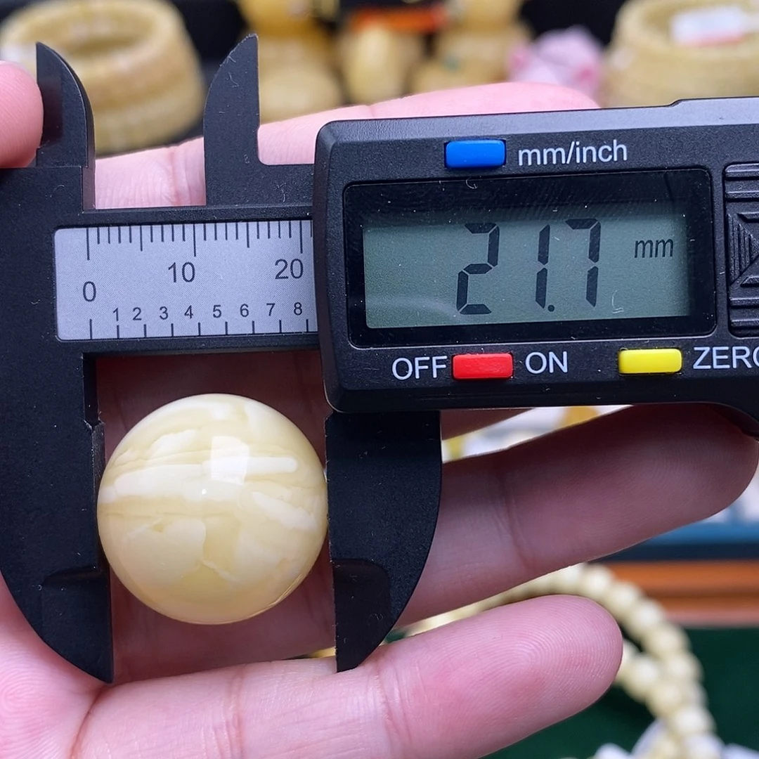 蜜蜡未镶嵌珠宝奇石