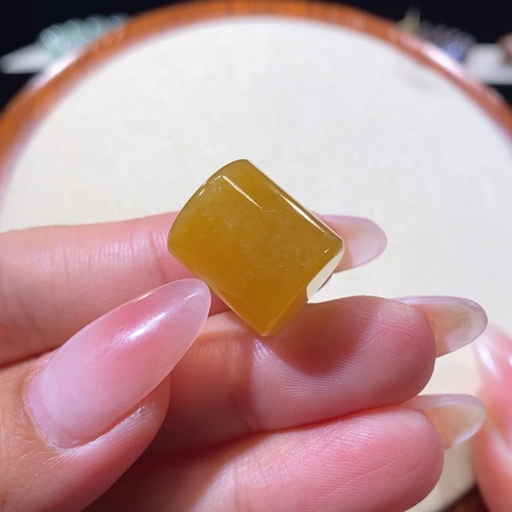 翡翠未镶嵌吊坠(不含链)翡翠满黄翡桶珠