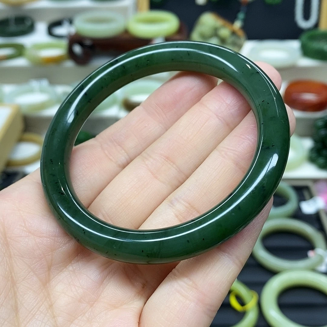 和田玉（碧玉）未镶嵌手镯