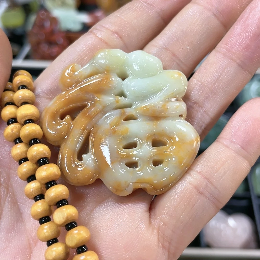 蛇纹石玉颈饰合金