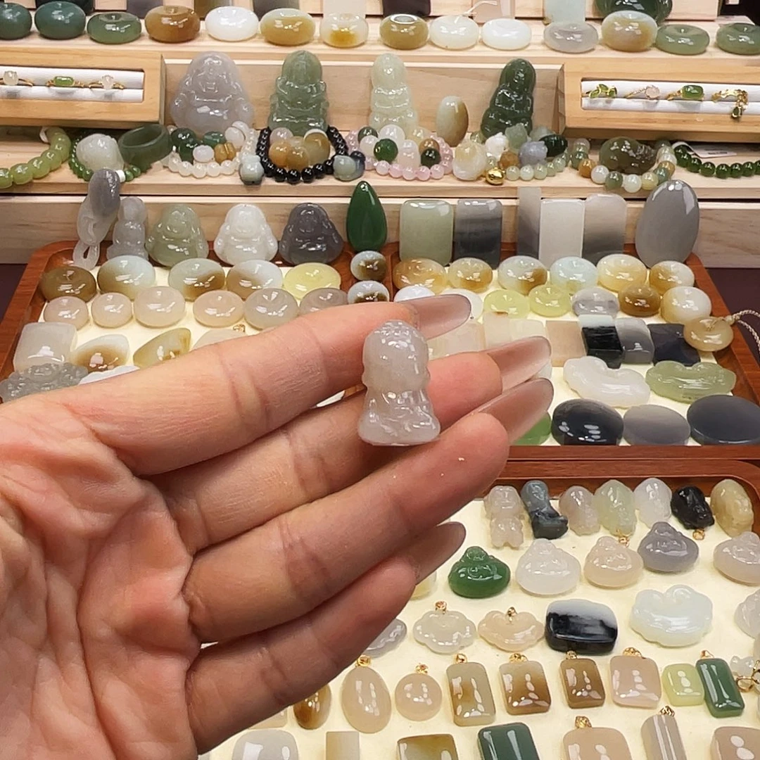 和田玉未镶嵌吊坠(赠链)