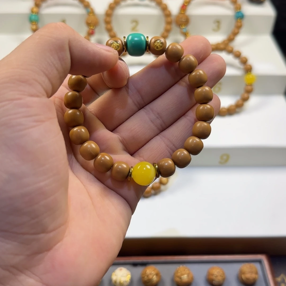 A****无瑕疵一套送合成配饰