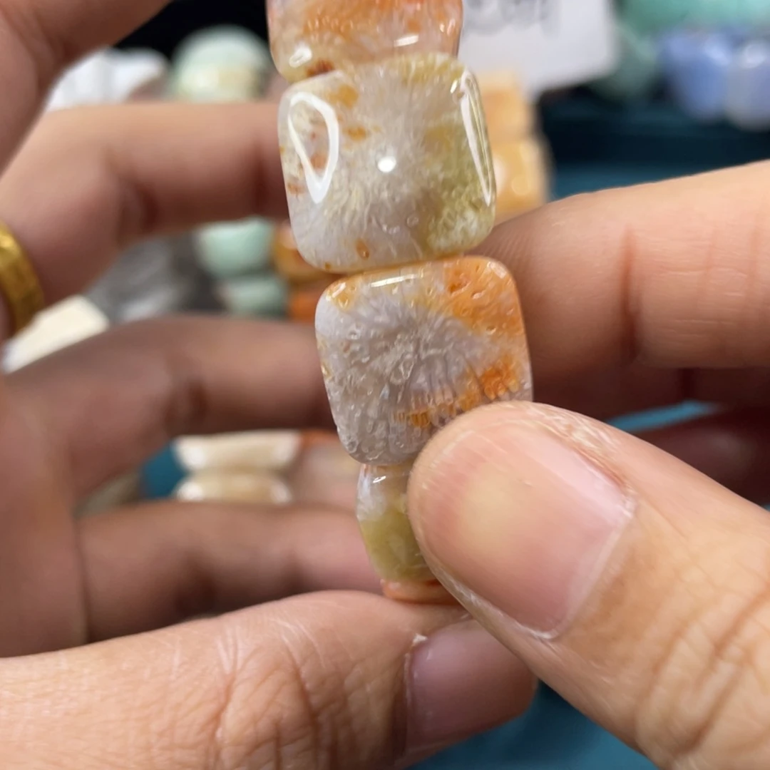 未镶嵌手镯硅化玉