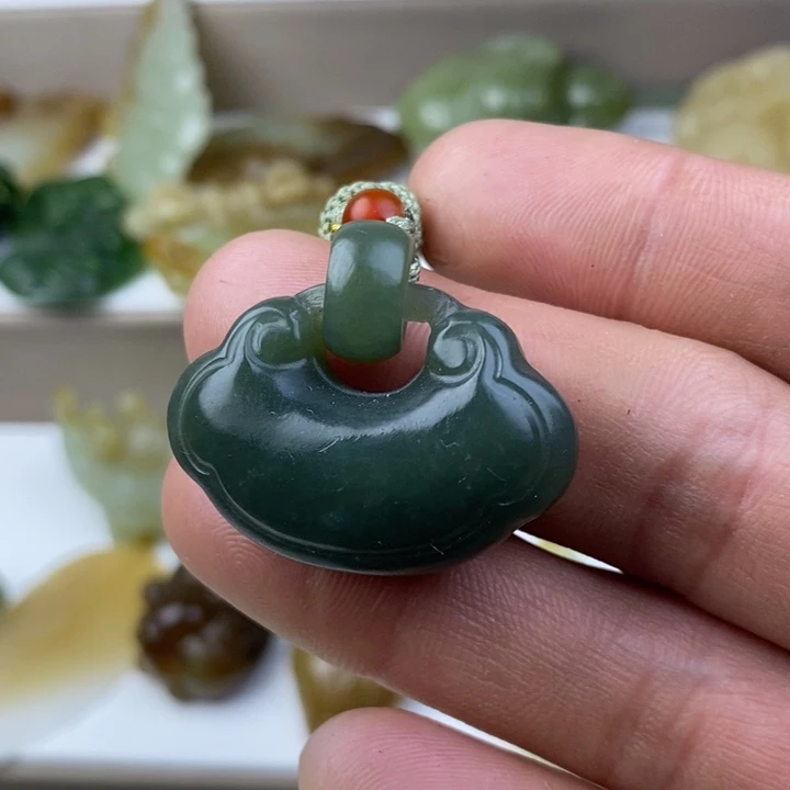 和田玉（糖玉）未镶嵌颈饰