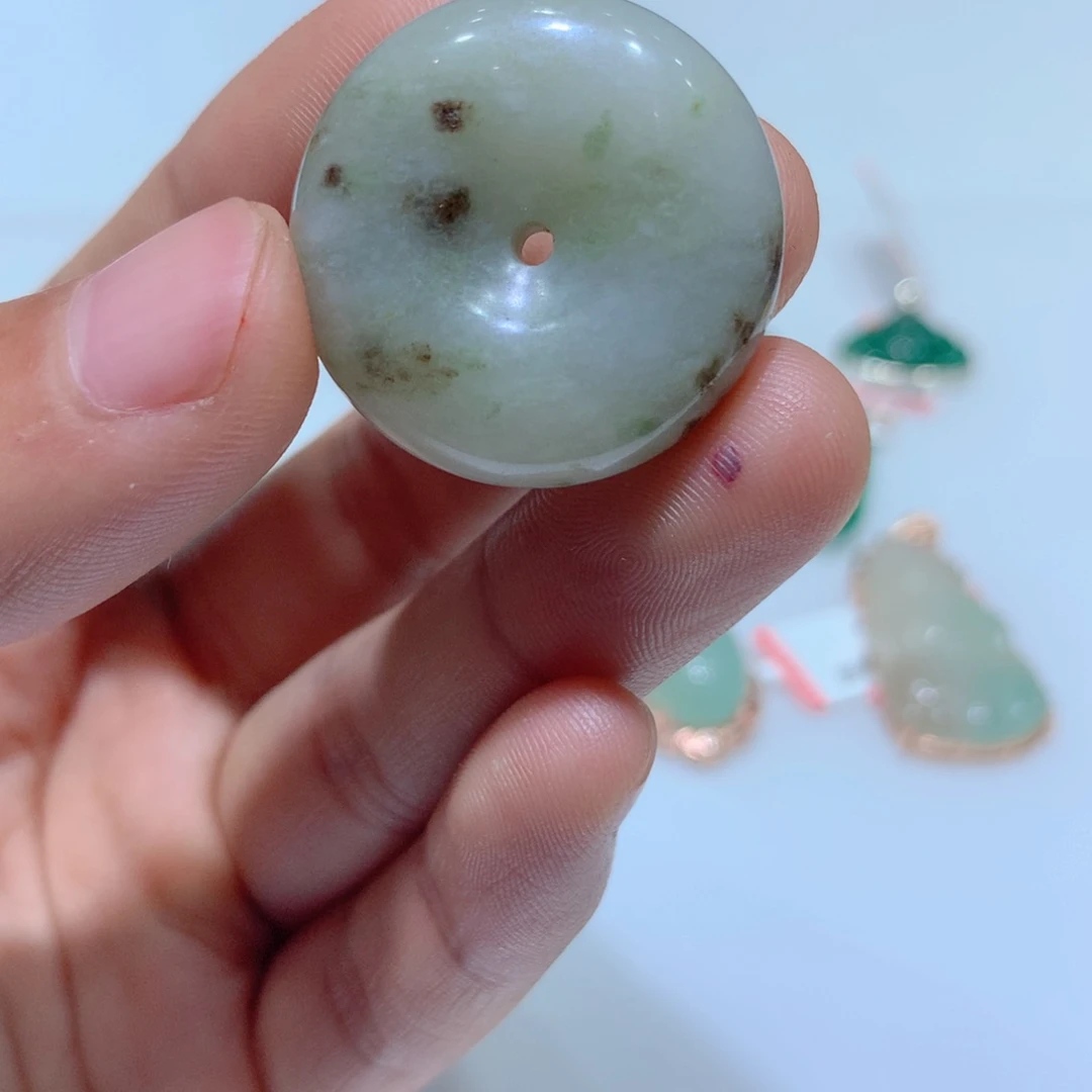 独山玉未镶嵌挂件
