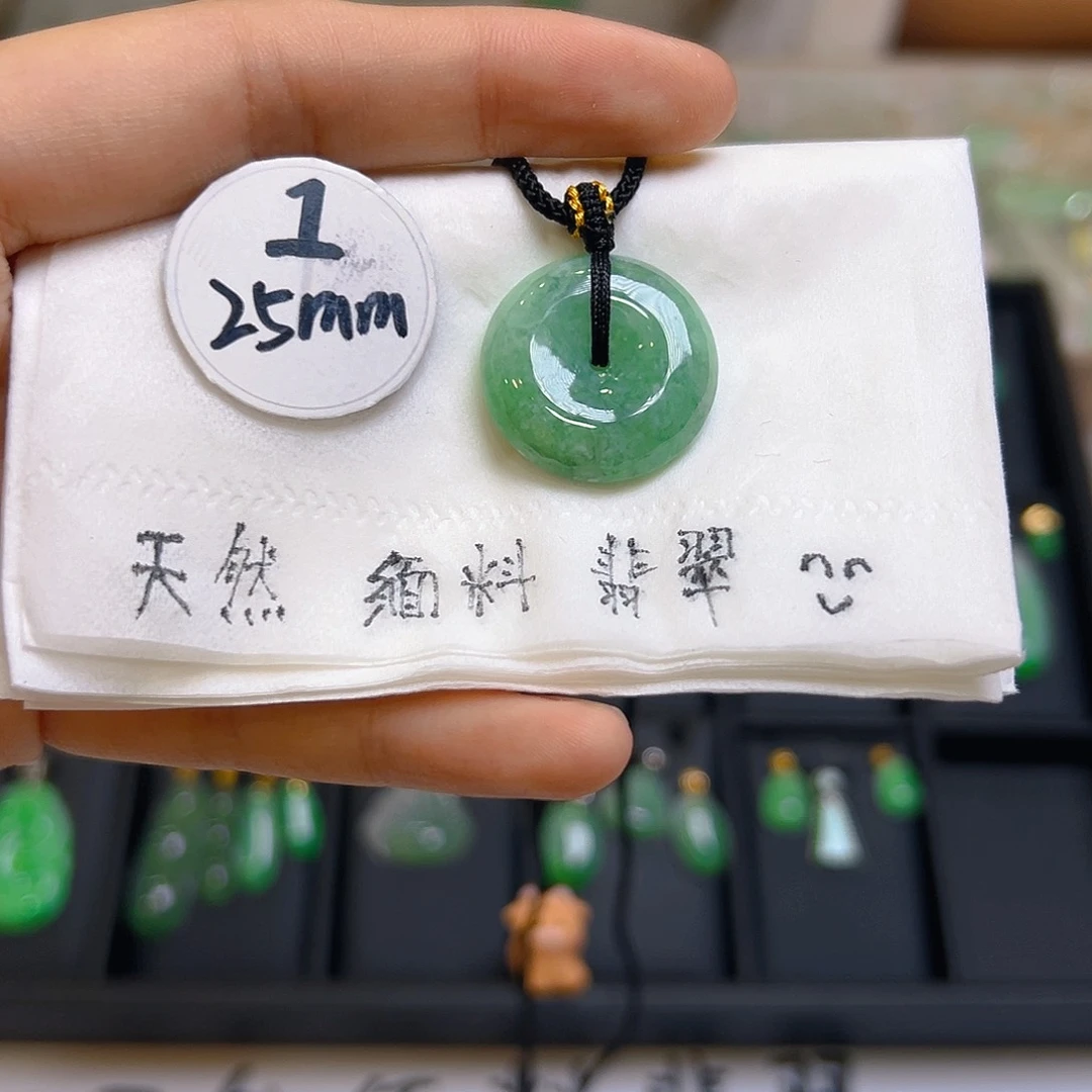 翡翠吊坠(不含链)未镶嵌翡翠