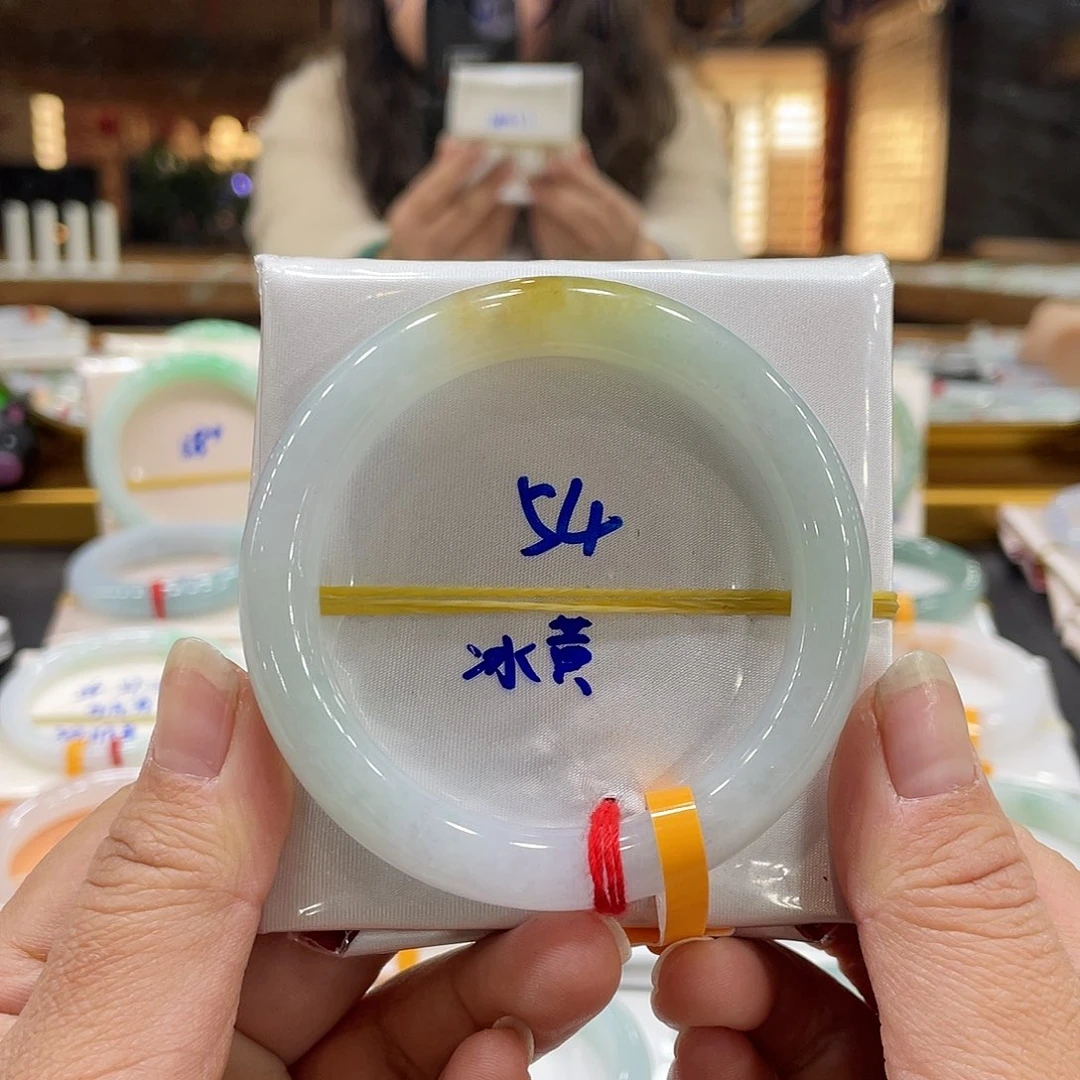 翡翠手镯未镶嵌小****生翡翠