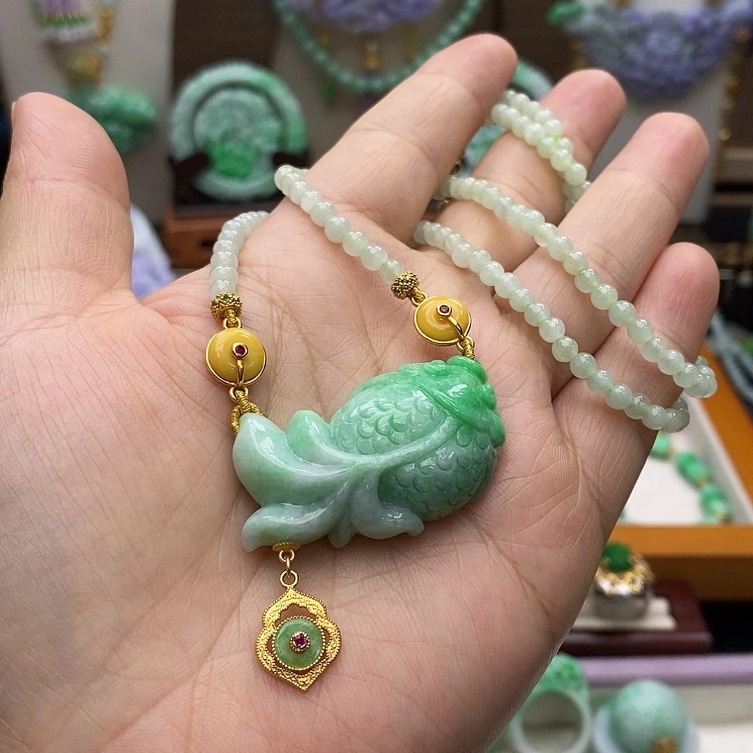 翡翠未镶嵌颈饰吊坠