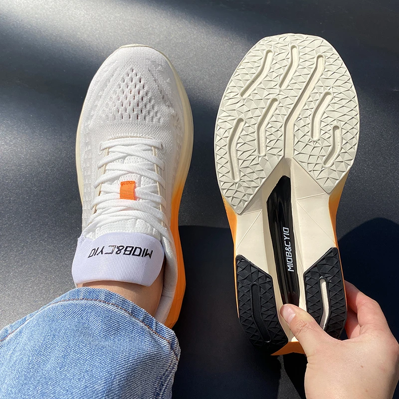 新款白桔色运动跑鞋高弹马拉松支撑增高回弹低帮火箭科技跑步鞋子