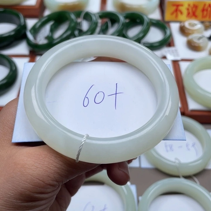 未镶嵌手镯和田玉