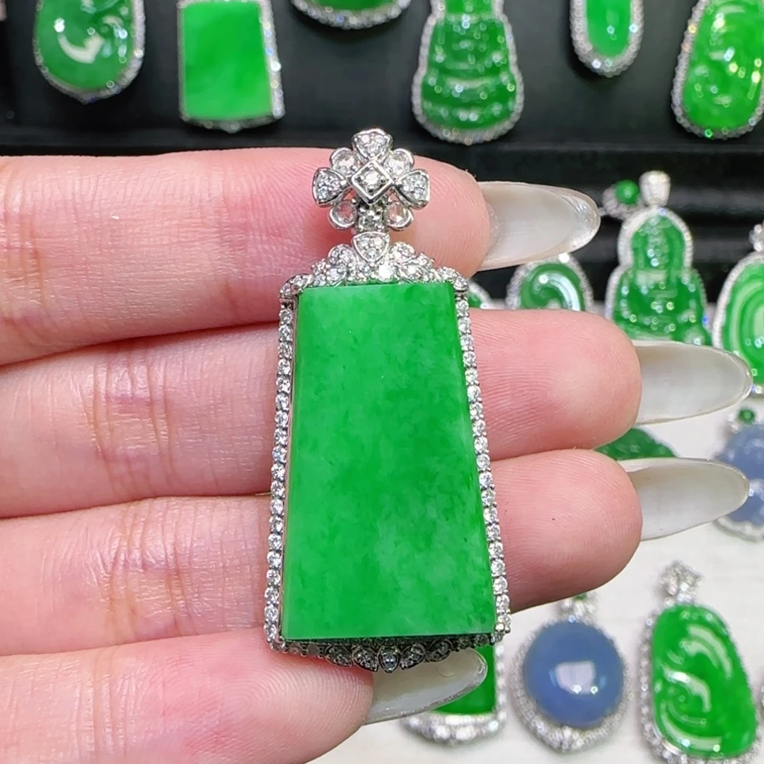 翡翠18K金镶嵌颈饰