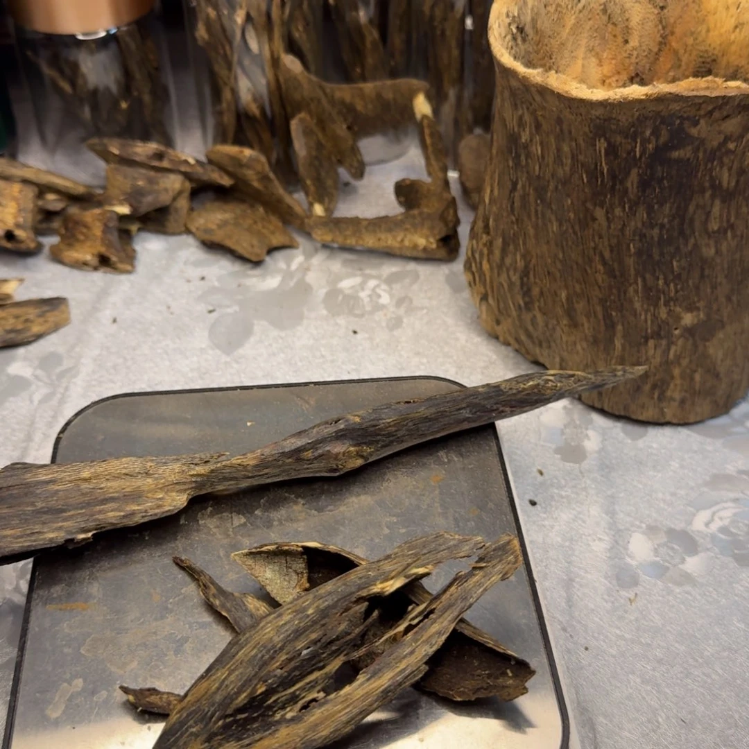 香榧木?*?棋楠虫漏33克