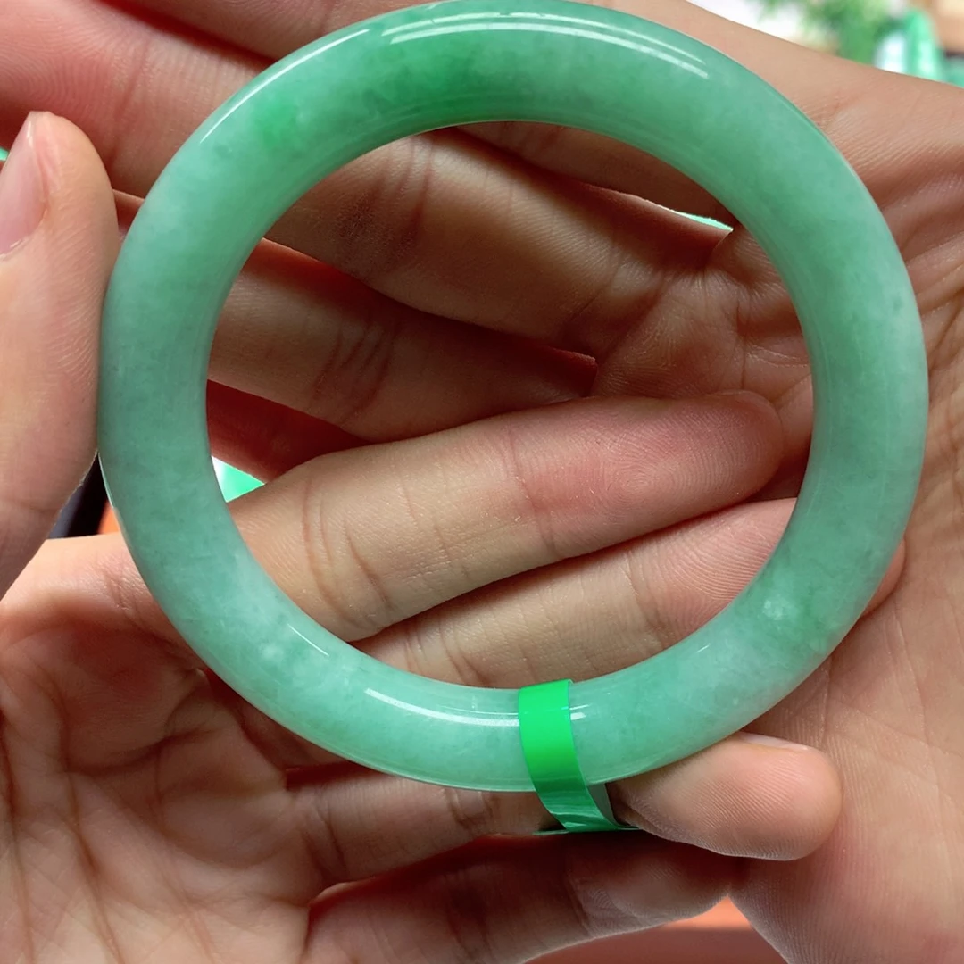 翡翠手镯未镶嵌缅甸翡翠