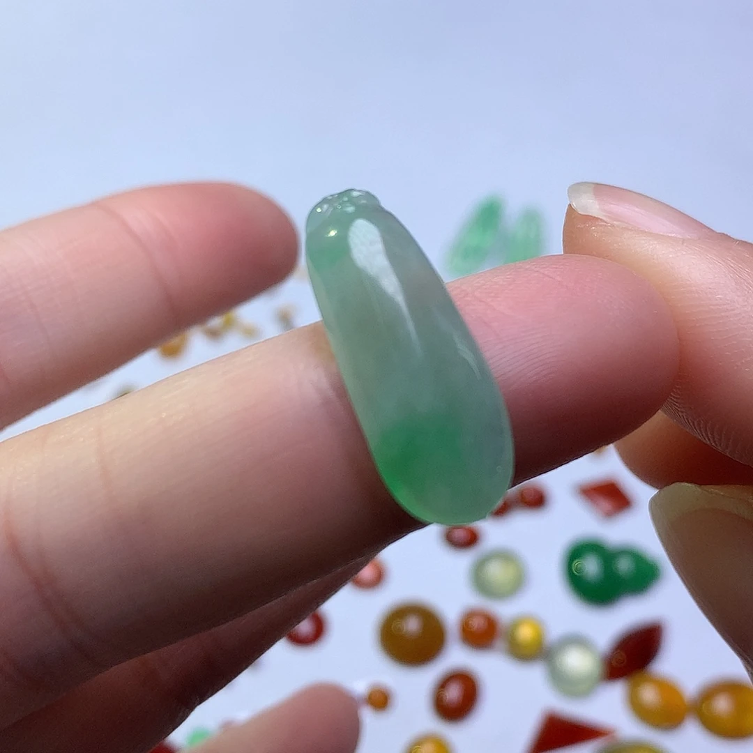 翡翠未镶嵌颈饰瓜