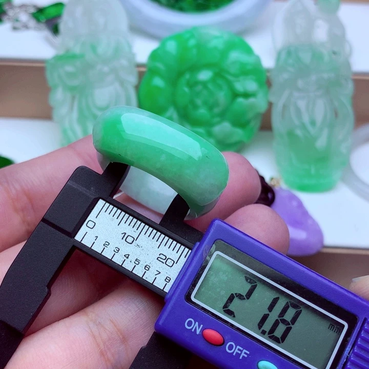 未镶嵌戒指翡翠戒指