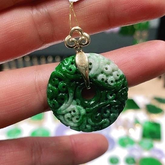 翡翠颈饰18K金镶嵌挂件